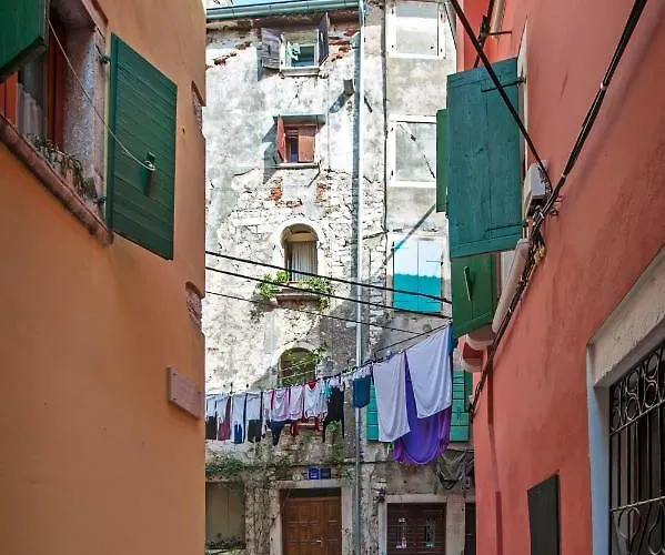 Sunce アパート ロヴィニ